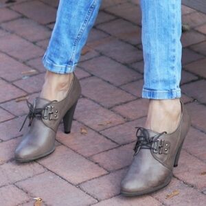 Leather Laced up Heels - made in Italy